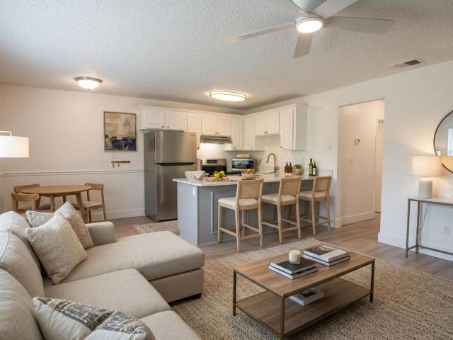 2 BR, 1 BA Apartment 5009 S West Shore Blvd Unit 58 5215 Unit 32 5215, Tampa, FL 33611