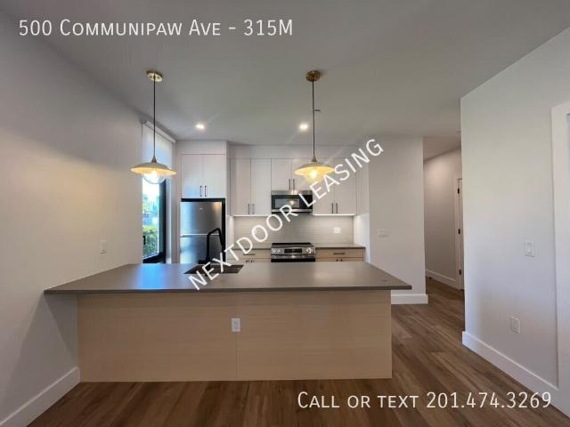 2 BR, 1 BA Apartment 500 Communipaw Ave, Jersey City, NJ 07304