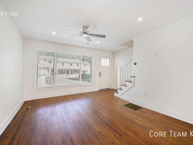 2 BR, 1 BA Apartment 5044 Baltimore Ave, Kansas City, MO 64112