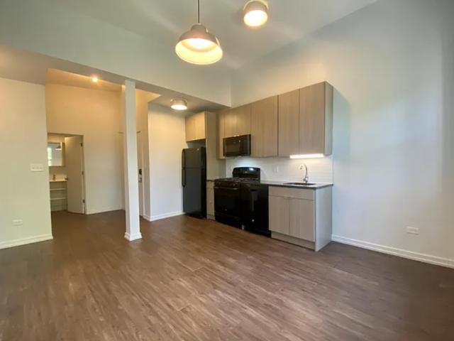 2 BR, 1 BA Apartment 5051 N. Kenmore Avenue, Chicago, IL 60640