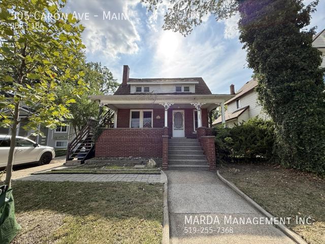2 BR, 1 BA Apartment 505 Caron Ave, Windsor, ON N9A 5B5