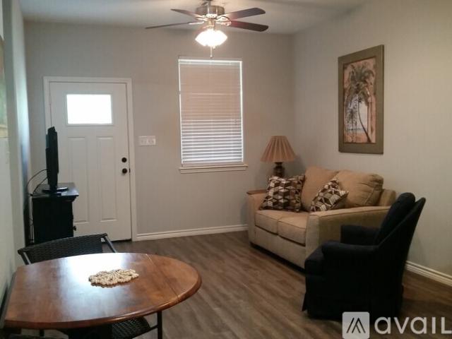 2 BR, 1 BA Apartment 509 South Guadalupe Street, Unit A, Port Lavaca, TX 77979