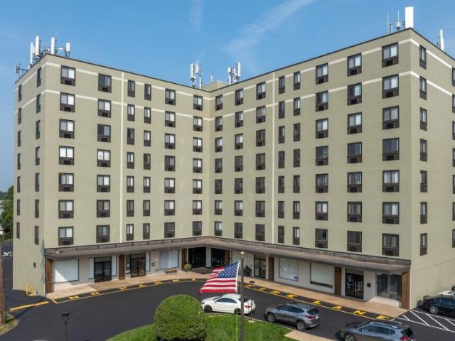 2 BR, 1 BA Apartment 50 South Penn Street Unit 2, Hatboro, PA 19040