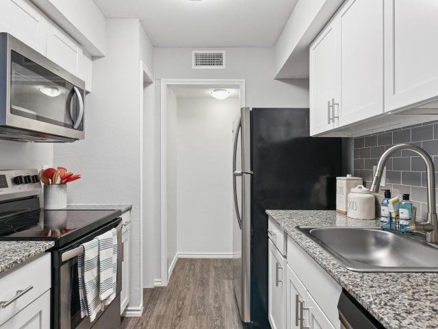 2 BR, 1 BA Apartment 5118 Broadway Boulevard Unit 2077, Garland, TX 75043