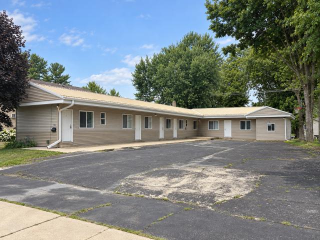 2 BR, 1 BA Apartment 511 Vine Street, Wisconsin Dells, WI 53965