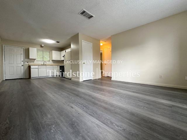 2 BR, 1 BA Apartment 5128 Westchase Court, Jacksonville, FL 32210