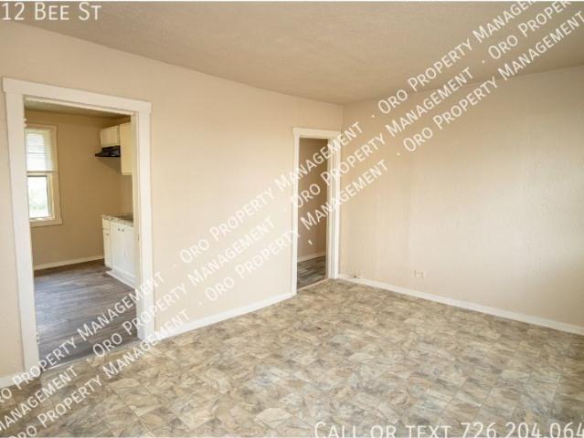 2 BR, 1 BA Apartment 512 Bee St, San Antonio, TX 78208