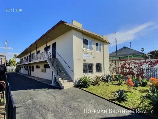 2 BR, 1 BA Apartment 517 W 84th St, Los Angeles, CA 90044
