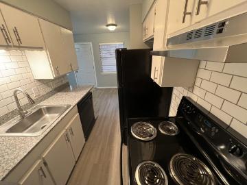 2 BR, 1 BA Apartment 518 520 North Hampton Road Unit 1 518 205, Desoto, TX 75115