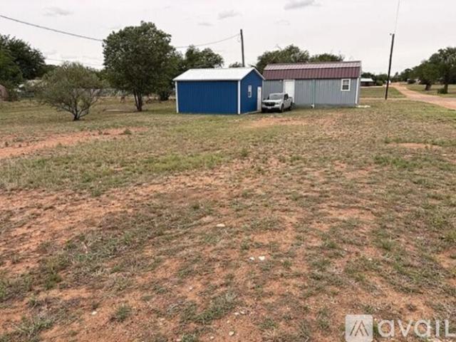 2 BR, 1 BA Apartment 524 N Parker Ave, Spur, TX 79370