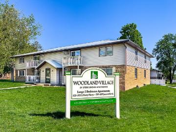 2 BR, 1 BA Apartment 525 595 & 789 & 809 South Perry Parkway & Janesville Street Unit 4, Oregon, WI 53575