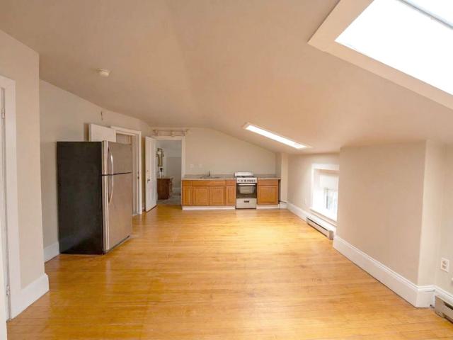 2 BR, 1 BA Apartment 52 Carleton St, Portland, ME 04101