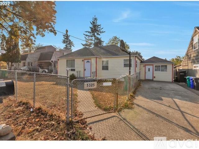 2 BR, 1 BA Apartment 5325 NE 74th Ave, Portland, OR 97218