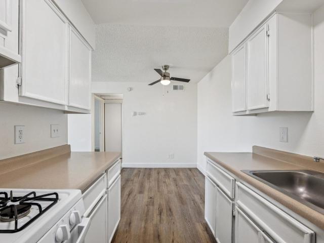 2 BR, 1 BA Apartment 5333 East Thomas Road Unit B219, Phoenix, AZ 85018