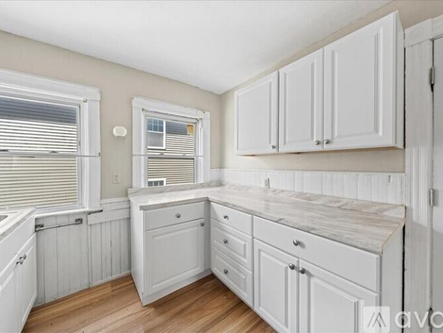 2 BR, 1 BA Apartment 53 Sterling Ave, Unit 1/2 2, Providence, RI 02909