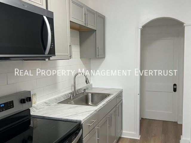 2 BR, 1 BA Apartment 53 Wood Street, Lewiston, ME 04240