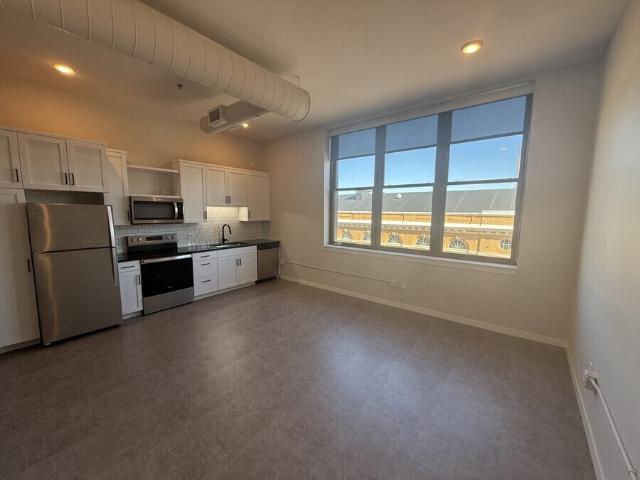 2 BR, 1 BA Apartment 5 W 1st St, Duluth, MN 55802