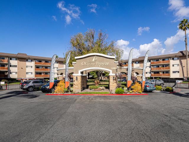 2 BR, 1 BA Apartment 6401 Warner Avenue Unit 508, Huntington Beach, CA 92647