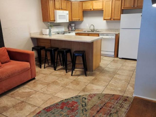 2 BR, 1 BA Apartment 6405 E Indian School Road Unit 2 beds, 1 bath, $1299, Phoenix, AZ 85018