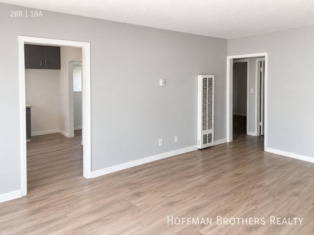 2 BR, 1 BA Apartment 642 W 74th St, Los Angeles, CA 90044