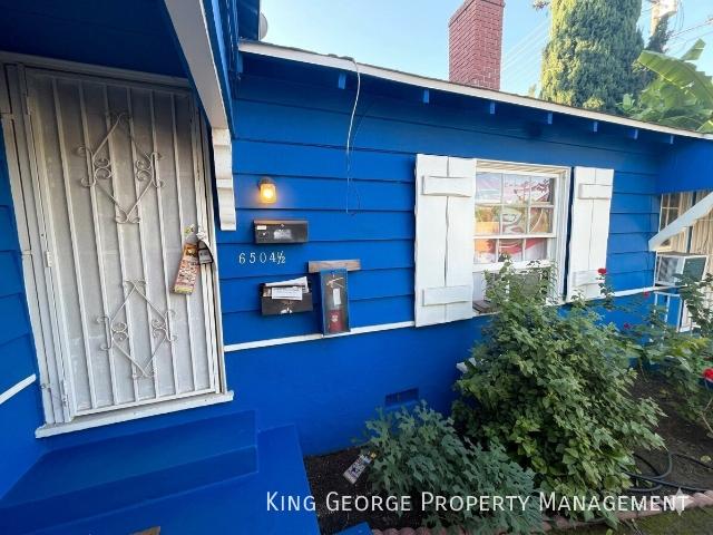 2 BR, 1 BA Apartment 6504 1/2 Hazeltine Ave, Van Nuys, CA 91401