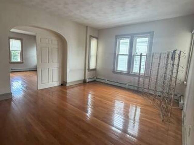 2 BR, 1 BA Apartment 66 Goddard St, Unit 3, Providence, RI 02908