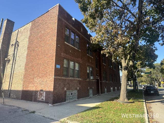 2 BR, 1 BA Apartment 6702 S Wood St, Chicago, IL 60636