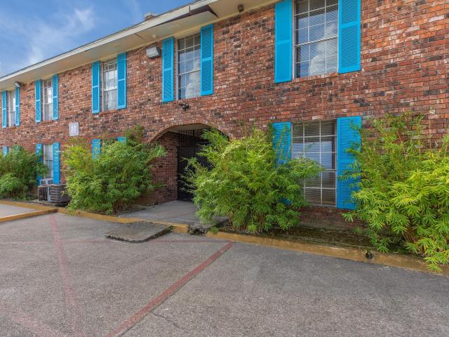 2 BR, 1 BA Apartment 6750 Harry Drive, Baton Rouge, LA 70806