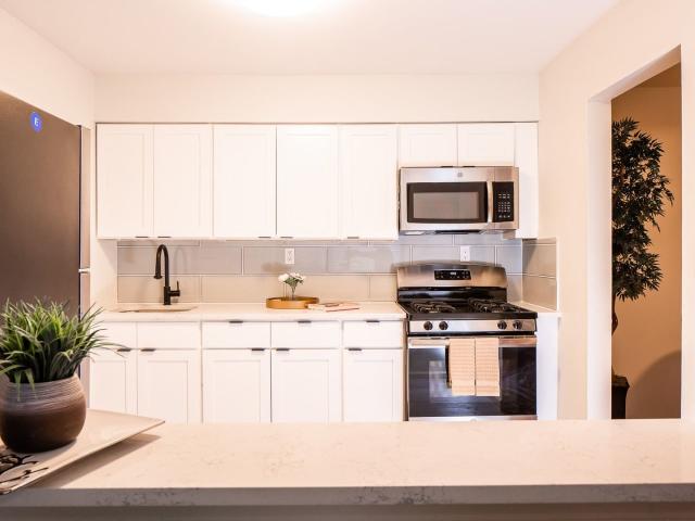 2 BR, 1 BA Apartment 600 Bound Brook Rd Unit 2 beds, 1 bath, $2450, Middlesex, NJ 08846