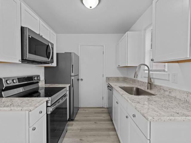 2 BR, 1 BA Apartment 608 Hilltop Dr, Raleigh, NC 27610