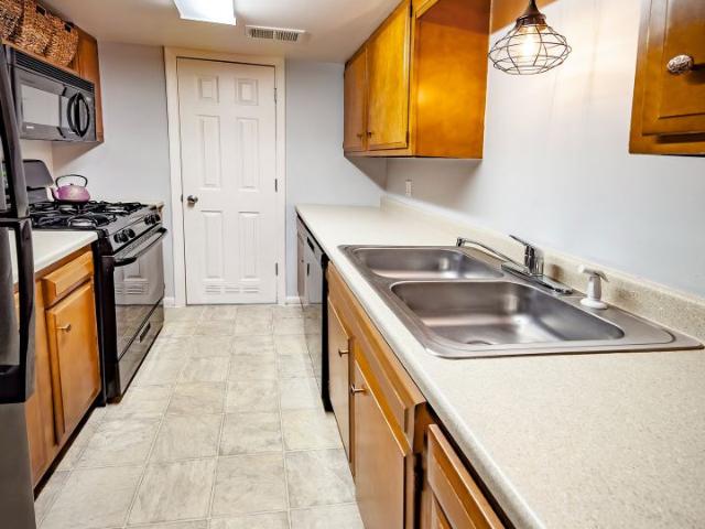 2 BR, 1 BA Apartment 60 Knoll Court Unit 410 5, Carmel, IN 46032