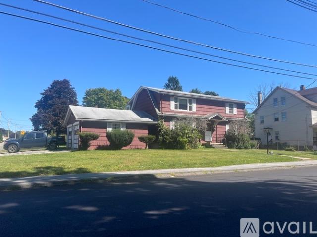 2 BR, 1 BA Apartment 60 Slater St, Unit 1st Floor, Webster, MA 01570
