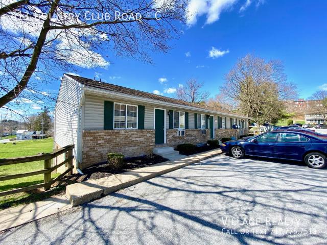 2 BR, 1 BA Apartment 611 Country Club Road, Red Lion, PA 17356