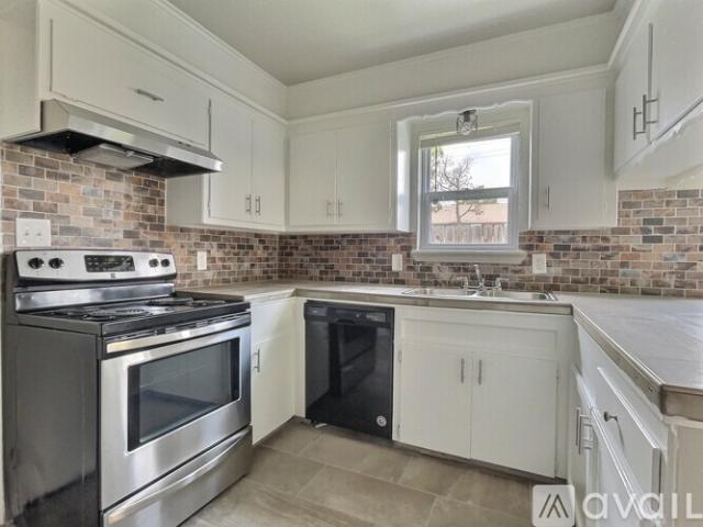 2 BR, 1 BA Apartment 6120 S Madison Pl, Unit A, Tulsa, OK 74136