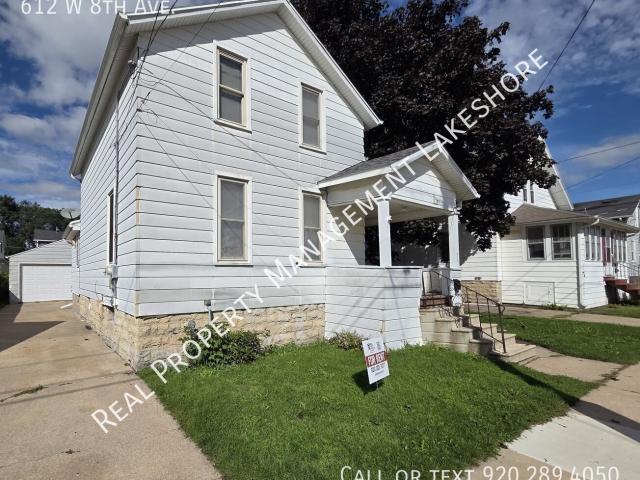 2 BR, 1 BA Apartment 612 W 8th Ave Oshkosh, WI 54902