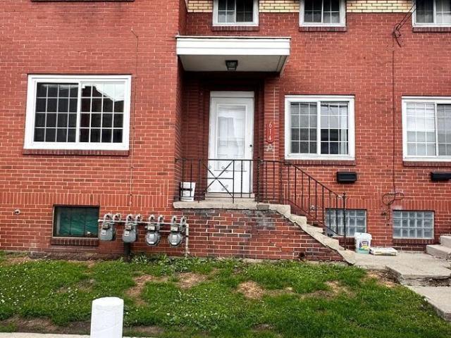 2 BR, 1 BA Apartment 614 Woodward Avenue, Pittsburgh, PA 15136