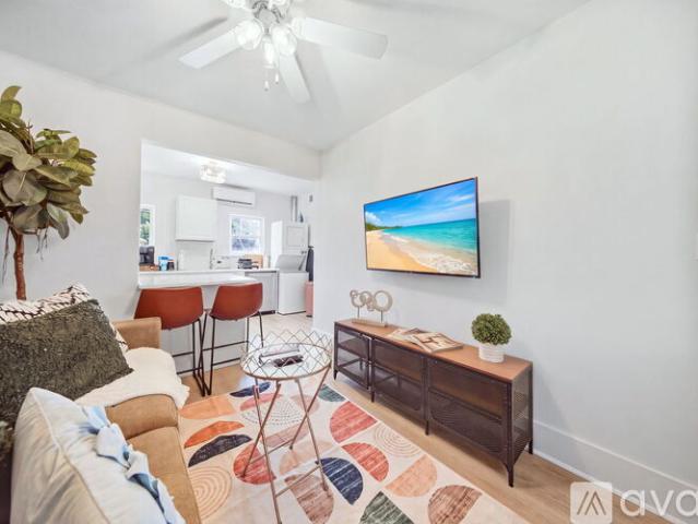 2 BR, 1 BA Apartment 618 7th Avenue North, Unit B, St. Petersburg, FL 33701