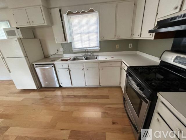 2 BR, 1 BA Apartment 61 Cooper Street, Unit B, Charleston, SC 29403