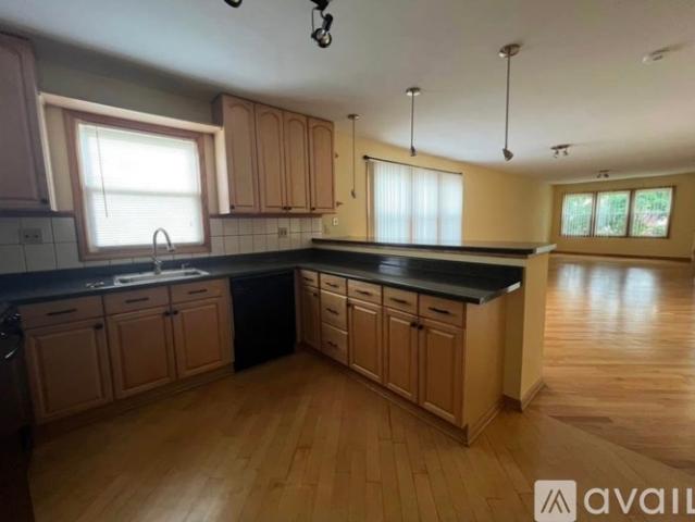 2 BR, 1 BA Apartment 6232 West Newport Avenue, Unit 2nd Fl, Chicago, IL 60634
