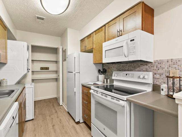 2 BR, 1 BA Apartment 6275 Country Club Drive Unit Fully Furnished 2 Bedroom Apartment, Terra Alta, WV 26764