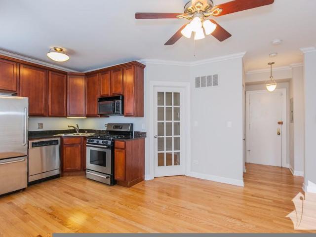 2 BR, 1 BA Apartment 632 West Roscoe, Chicago, IL 60657