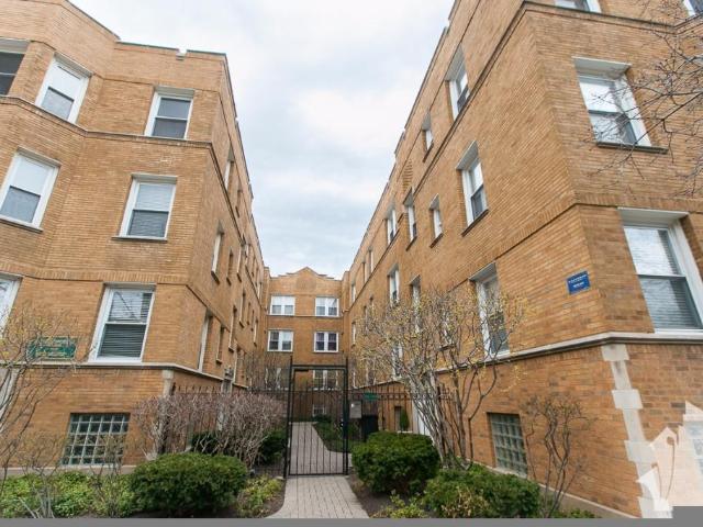 2 BR, 1 BA Apartment 632 West Roscoe, Chicago, IL 60657