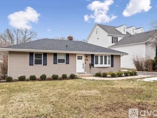 2 BR, 1 BA Apartment 635 South Jackson Street, Hinsdale, IL 60521