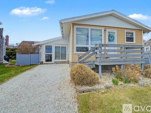 2 BR, 1 BA Apartment 6 Almy Ave, Sandwich, MA 02563