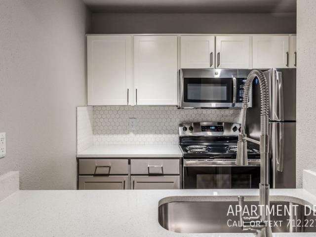 2 BR, 1 BA Apartment 6 The Woodlands, The Woodlands, TX 77380