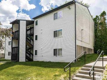 2 BR, 1 BA Apartment 740 Westwinds Dr, Unit 4, Iowa City, IA 52246