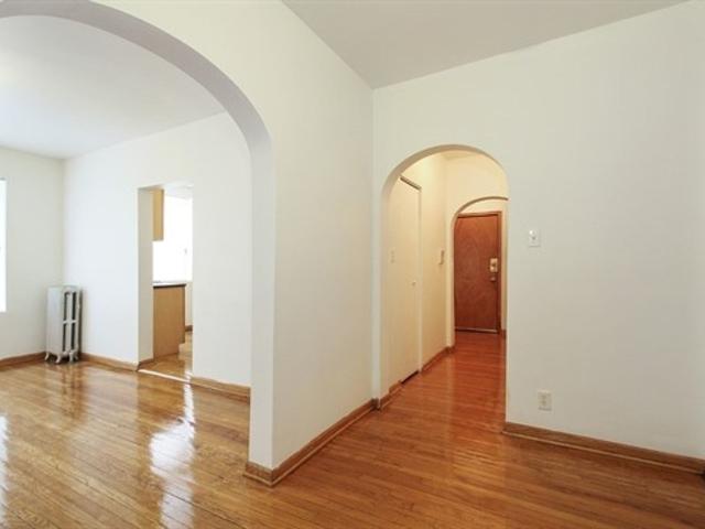 2 BR, 1 BA Apartment 7612 South Kingston Avenue Unit 7616 3C, Chicago, IL 60649