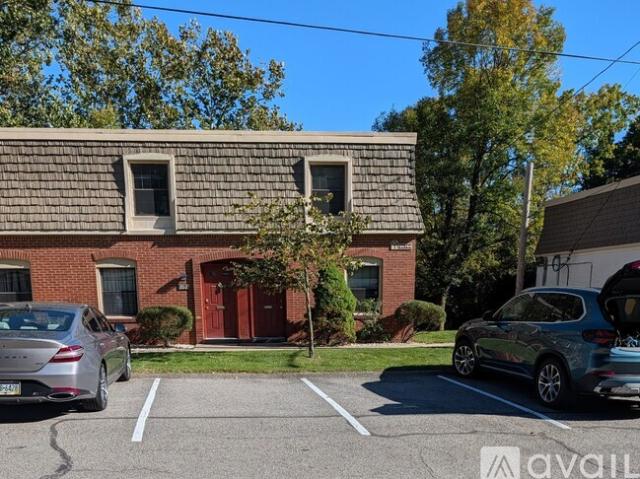 2 BR, 1 BA Apartment 764 Carriage Circle, Pittsburgh, PA 15205