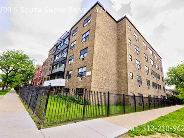 2 BR, 1 BA Apartment 7700 S South Shore Drive, Chicago, IL 60649
