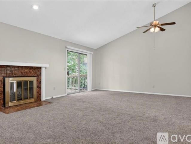2 BR, 1 BA Apartment 7806 N Oregon Ave, Unit 7806, Kansas City, MO 64151